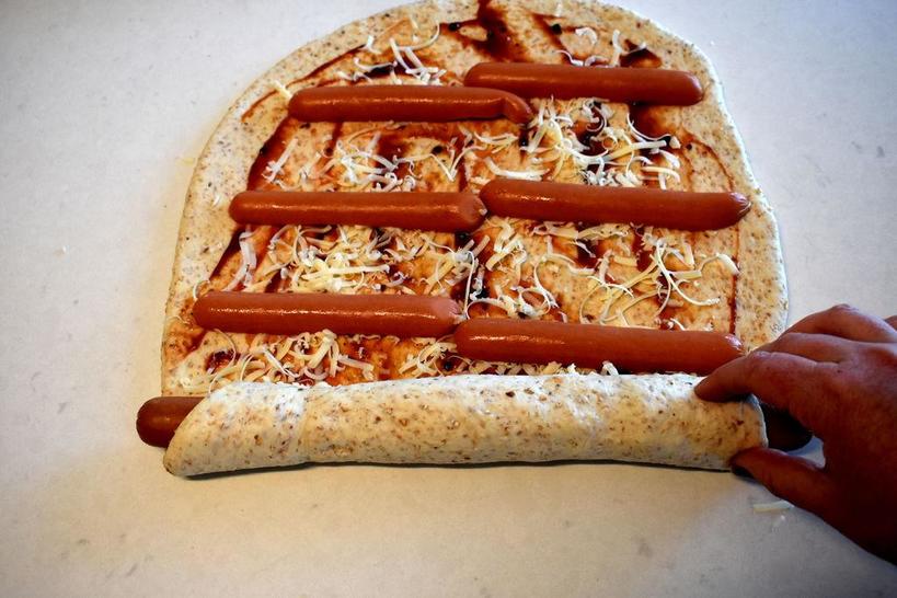 Это блюдо идеально подходит для пикника или похода: как приготовить батон - хот-дог