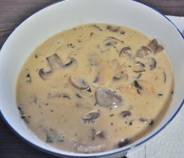 Любимый в нашей семье легкий, сливочный, немного острый грибной суп с сыром: делюсь рецептом