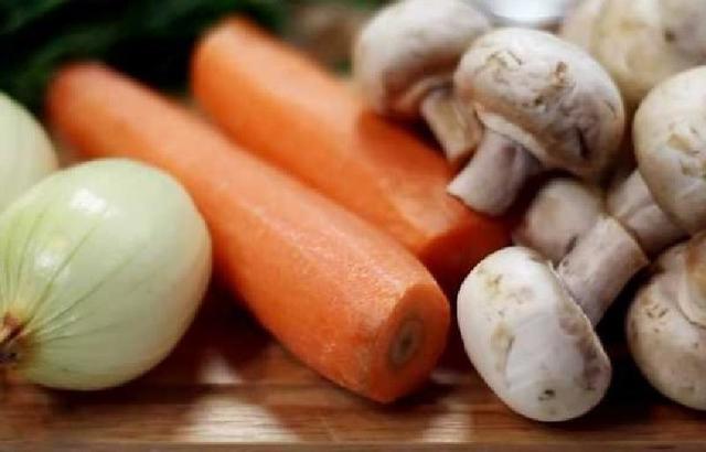 Постный картофельный рулет с грибами и овощами - ароматный, сытный
