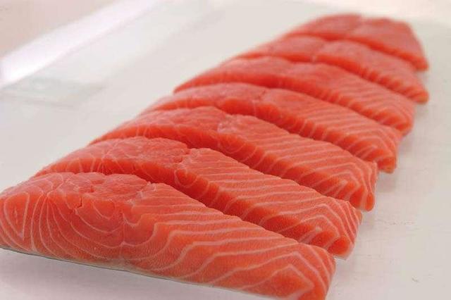 Рецепт приготовления вкуснейшего запеченного лосося в глазури. Пальчики оближешь