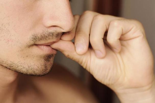 Привычка кусать ногти расскажет много интересного о вашей личности: результаты исследования