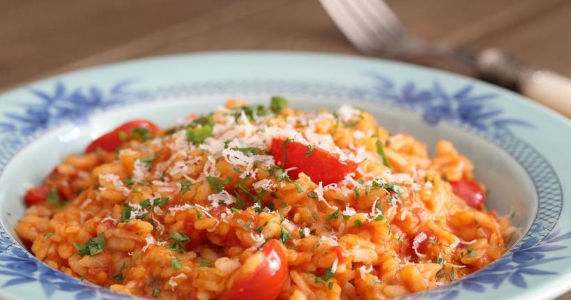 Любителям итальянской кухни: рецепт ризотто с помидорами и сыром (и никакого мяса)