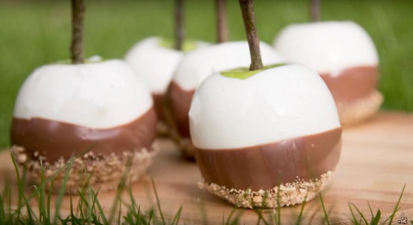Как я готовлю сладкие яблоки, покрытые глазурью: в шоколаде с орехами и другие варианты