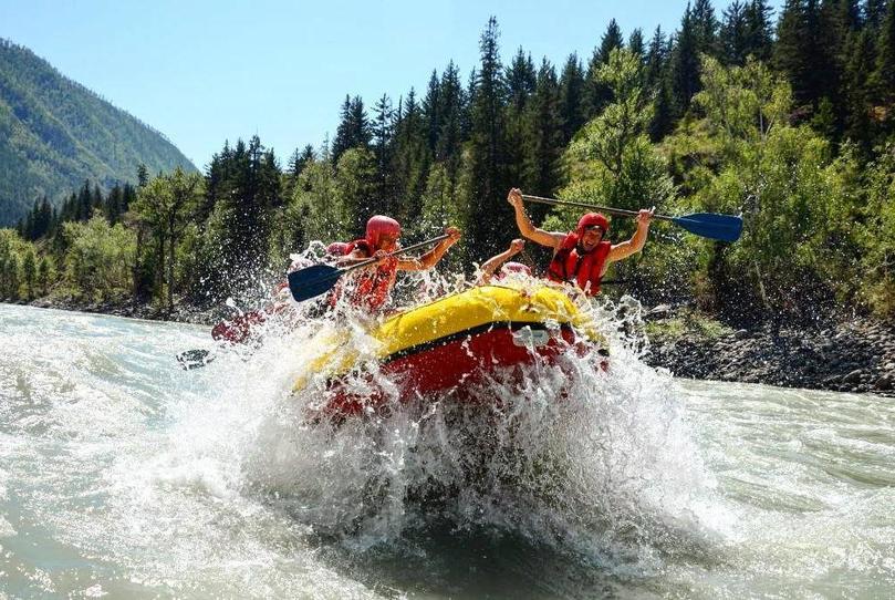 Для тех, кто любит, чтобы на отдыхе бурлила кровь: самые лучшие места для сплава по горным рекам