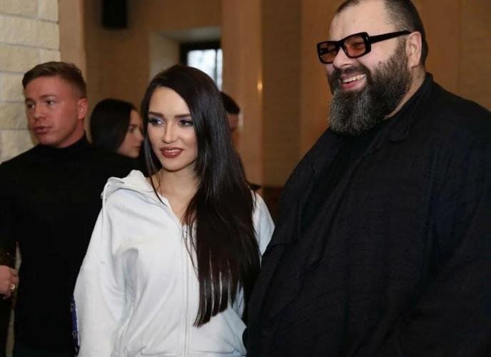 Фадееву пришлось оправдываться перед женой из-за слухов о романе с Серябкиной