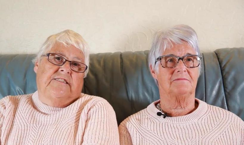 Их разлучили в детстве: сестры-близнецы нашли друг друга спустя 66 лет