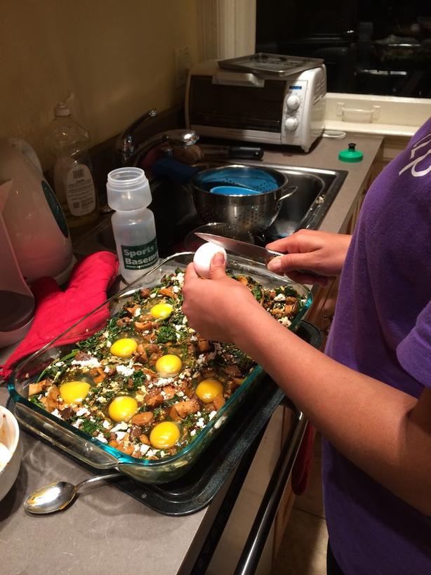 Завтрак, которым можно накормить всех: как приготовить вкусную яичницу в духовке по марокканскому рецепту