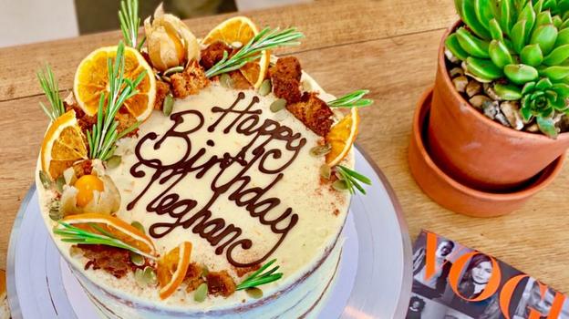 Апельсины и розмарин: как выглядел торт ко дню рождения Меган Маркл