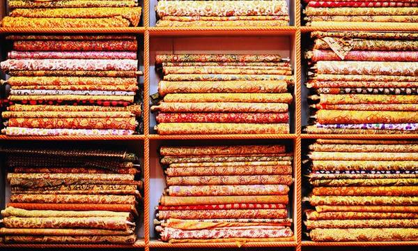 Модно, статусно и практично: индийские ткани на разные случаи жизни
