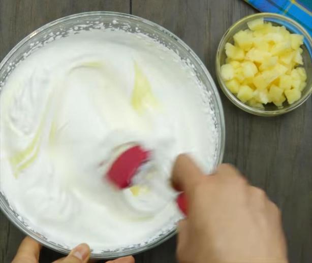 Сливочно ананасовый торт без выпечки: нежный и оригинальный вкус (рецепт)