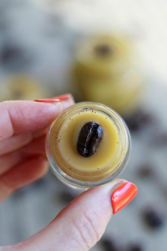 Подруга поделилась рецептом натурального кофейного крема для глаз против мешков и темных кругов: DIY-рецепт