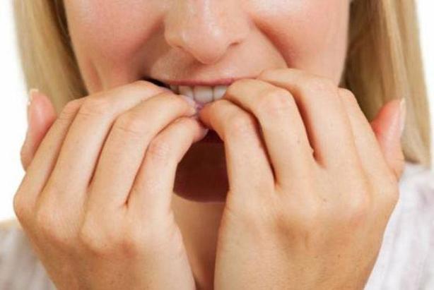Привычка кусать ногти расскажет много интересного о вашей личности: результаты исследования