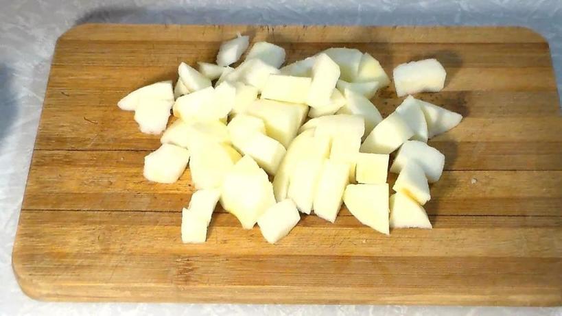 В салат с крабовыми палочками я добавляю кислое яблочко, получается особый, изысканный вкус: рецепт