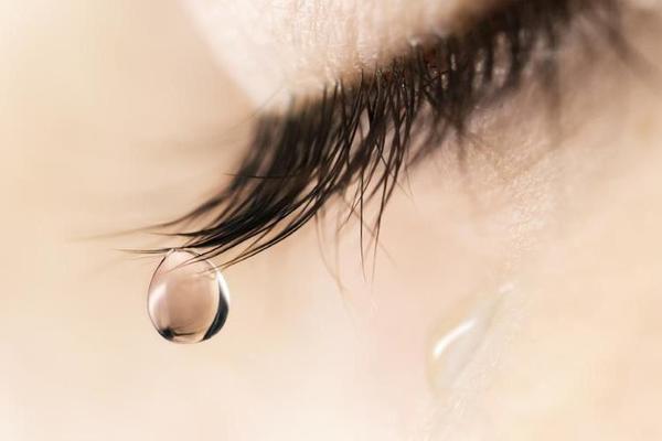 Рыдай и теряй килограммы: ученые выяснили, что плач помогает похудеть