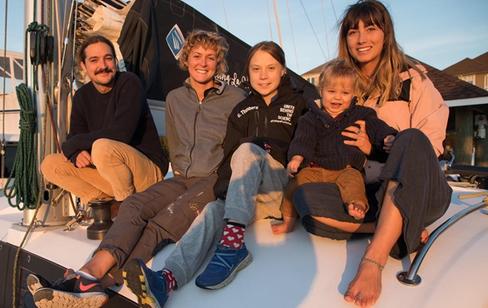 Активистка Грета Тунберг добиралась до Испании на яхте, сделанной из нефтепродуктов