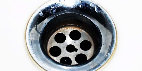 Чтобы не допустить засора канализации, необходимо приобрести трубы для слива диаметром не меньше 10 сантиметров и не только