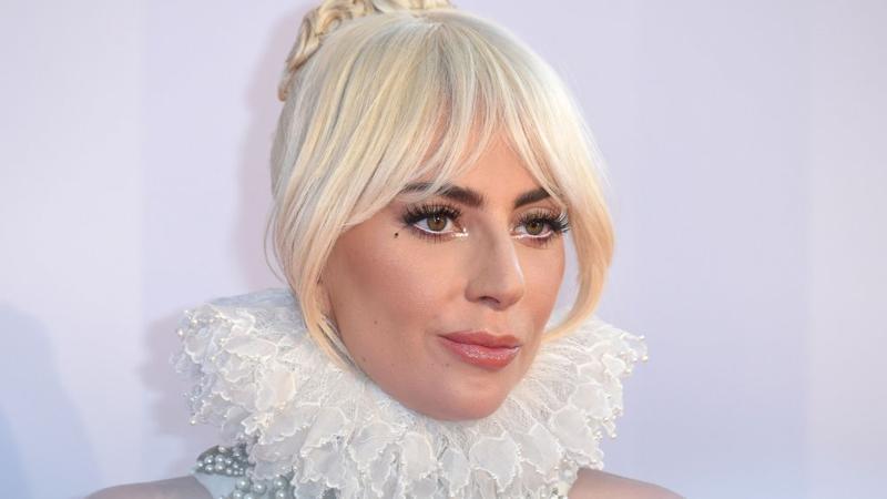 Брови напоказ, «голое» лицо и розовые щечки: визажисты рассказали, какие тренды макияжа будут актуальны в 2020 году