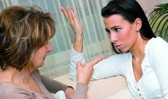 6 ситуаций, в которых не стоит слушать свою маму: как избегать манипуляций и спрятаться от родительского перфекционизма