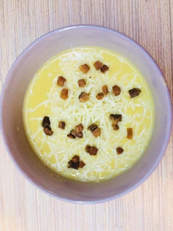Аппетитный и сытный гороховый крем-суп с копченым беконом: острый вкус и незабываемый аромат