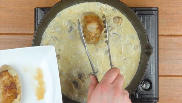 В Дании попробовала невероятную свинину в грибном соусе - рецепт оказался простым