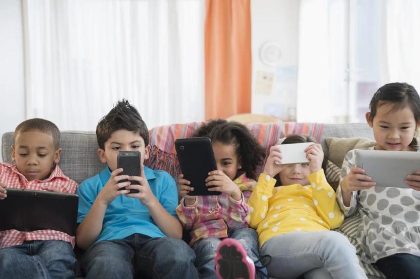 Запретить использовать телефоны во время еды: что сделать, чтобы ребенок меньше времени проводил с гаджетами