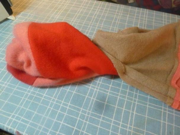 Время утепляться: как сшить очень мягкий кашемировый шарф из старых свитеров