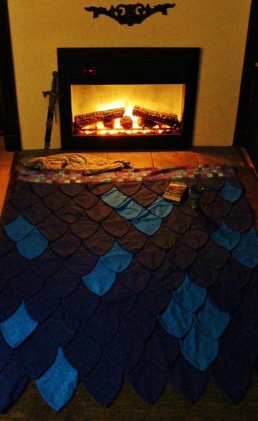 Идеальный вариант для холодных зимних вечеров: как сшить необычное одеяло из 