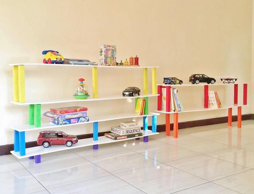 Красивый и практичный стеллаж за 45 минут: как сделать радужную полку для игрушек в детскую своими руками
