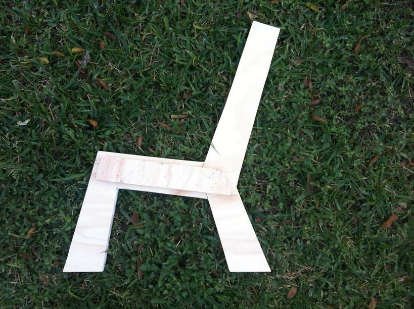 Яркий, компактный, функциональный: как сделать стул трансформер, который превращается в парту