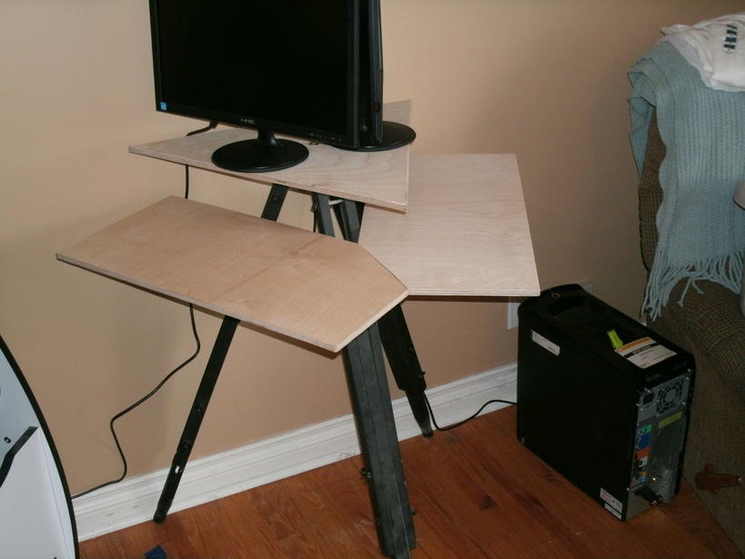 Идеальный вариант для небольшой детской комнаты: как сделать компактный компьютерный стол для двоих
