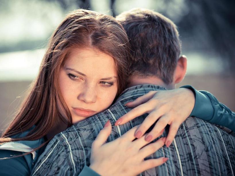 Вы чувствуете, что недостойны любви: 8 признаков того, что вы в отношениях с нарциссом