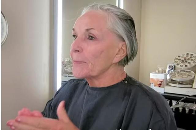 73-летняя мама известного стилиста согласилась показать, как выглядит без макияжа
