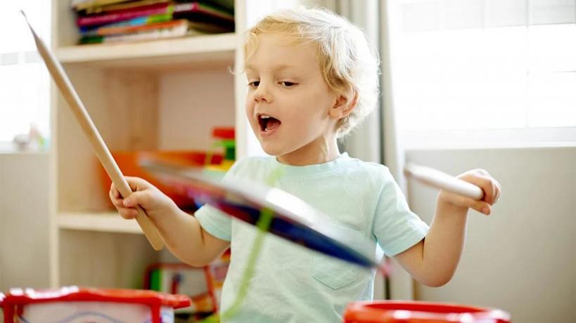 Цветным тестом для игр: чем можно занять маленьких детей