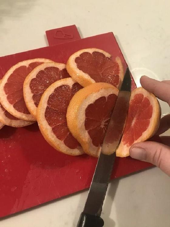 Свекровь показала, как легко сушить апельсины и грейпфруты в духовке. Теперь у меня в квартире стоит великолепный запах цитрусовых перед Рождеством