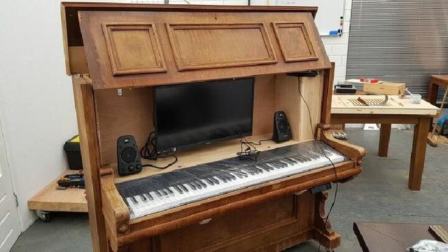 Из старого пианино я сделала оригинальный музыкальный центр: получилось современно и стильно