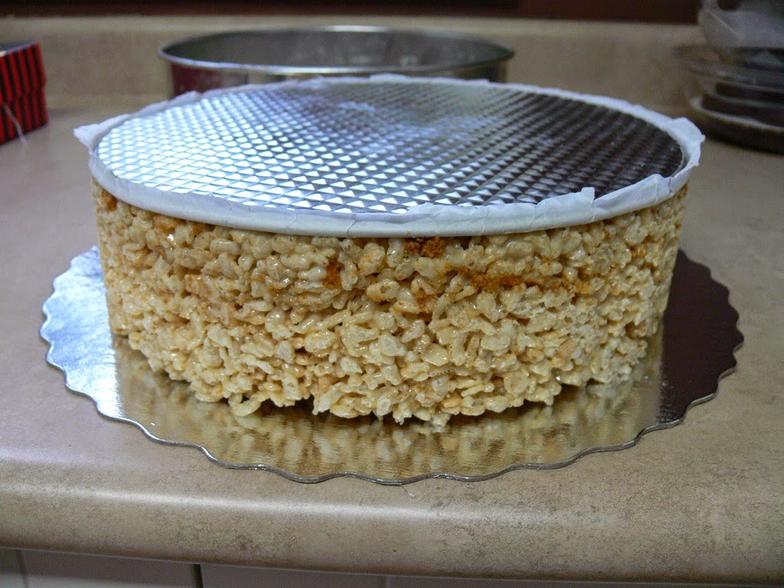 Торт без выпечки из воздушного риса с арахисовым маслом: делается быстро и получается очень вкусный