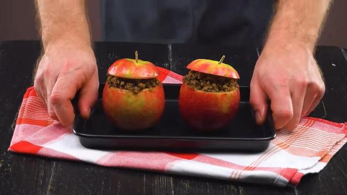 На новогодний стол буду готовить фаршированные яблоки с утиной грудкой: делюсь рецептом