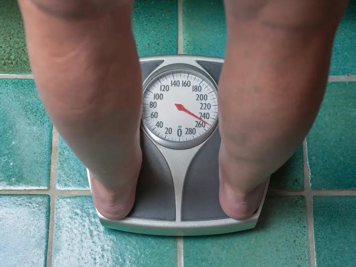 Доктор медицинских наук Крейг Сальсидо рассказал, как похудеть после беременности и сколько времени потребуется, чтобы вернуться к прежнему весу