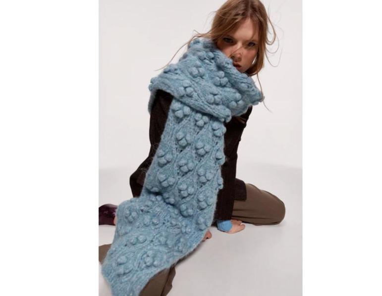 Утепляемся к зиме: 10 широких и необычных шарфов, которые в моде в этом сезоне