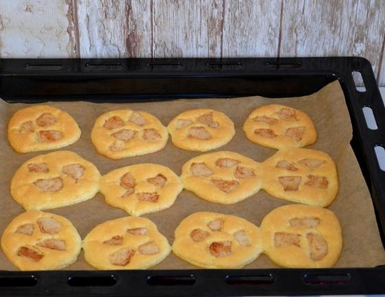 Рецепт, который пригодился. Сестра показала, как испечь эксперсс печенье с яблоками, и теперь я готовлю его каждые выходные