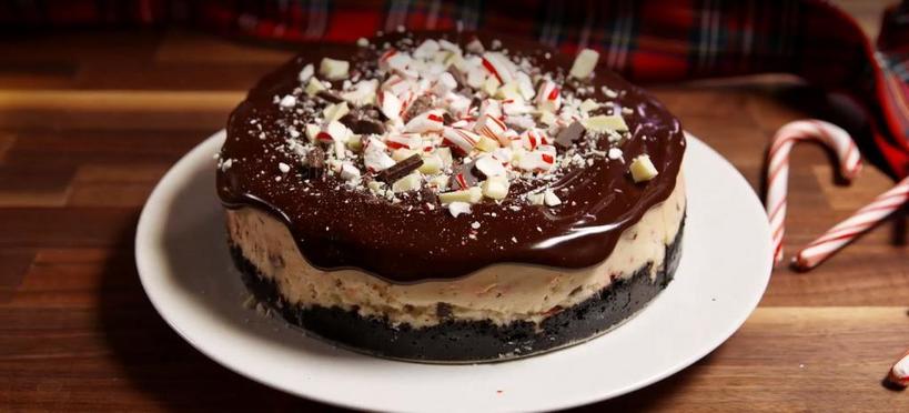 На Новый год гости с нетерпением ожидают мой коронный десерт: рецепт шоколадно-мятного чизкейка