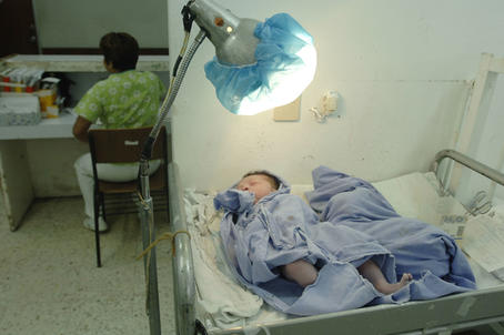 Из-за педиатра, который перерабатывал шприцы, 900 младенцев заражены ВИЧ