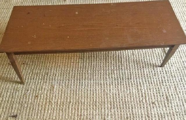 Люблю реставрировать старую мебелью. На днях сломанный журнальный столик переделала в скамейку для прихожей