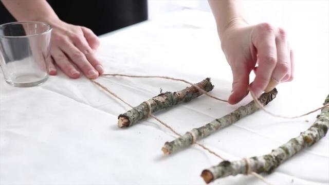 Новогодняя елка своими руками: делаем оригинальное украшение из палок и веревки