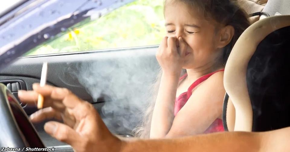 За курение в машине с ребёнком будет штраф 1000USD. Пока только в США