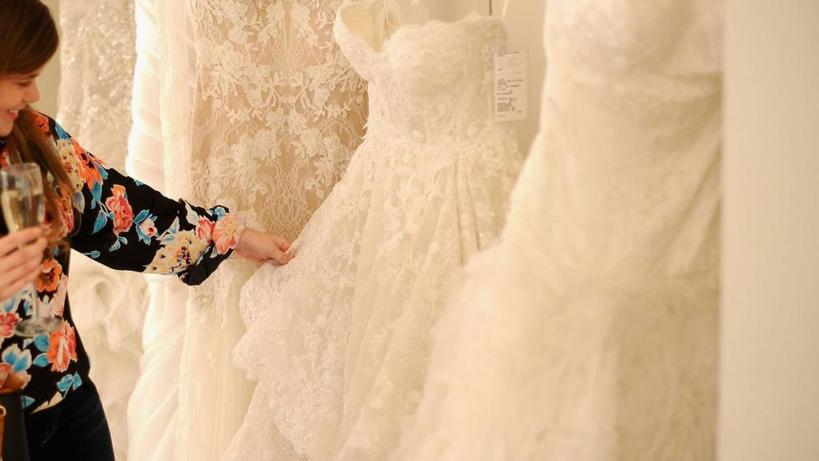 Жених запретил покупать невесте свадебное платье за 950 $ и нашел ей более экономный вариант. За этот поступок мужчину назвали 