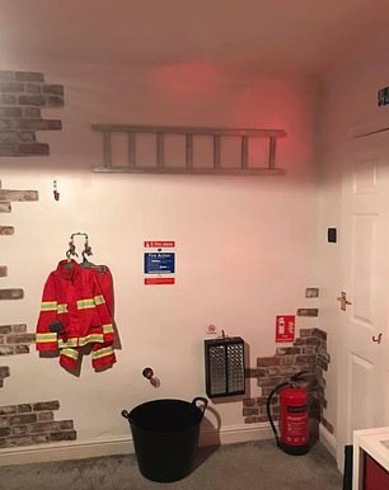 Мать постаралась и превратила комнату сына в настоящую пожарную станцию. В Сети не перестают восхвалять умелицу