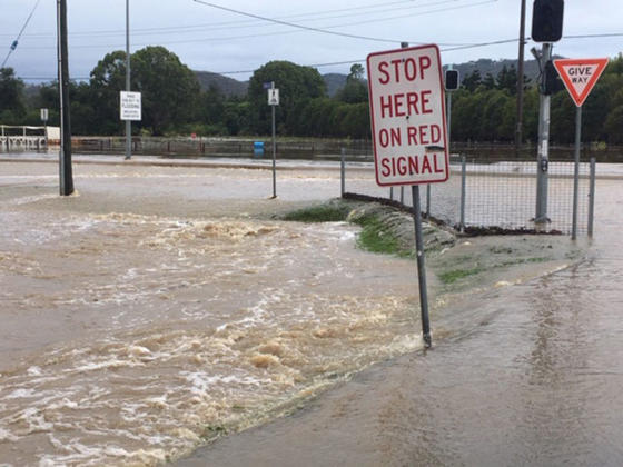 Теперь Австралия страдает ещё и от наводнений