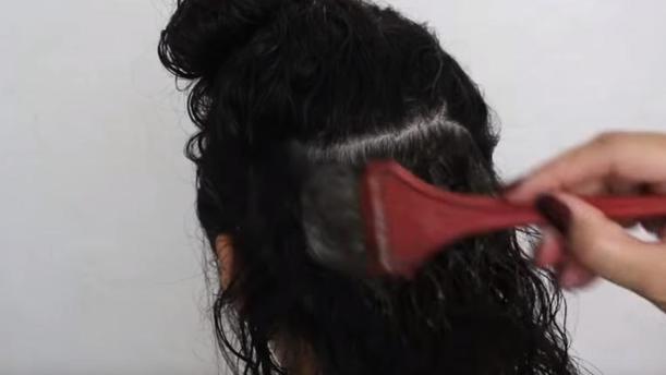 Как шелк: парикмахер поделилась рецептом кофейной маски, которая в прямом смысле творит чудеса с волосами
