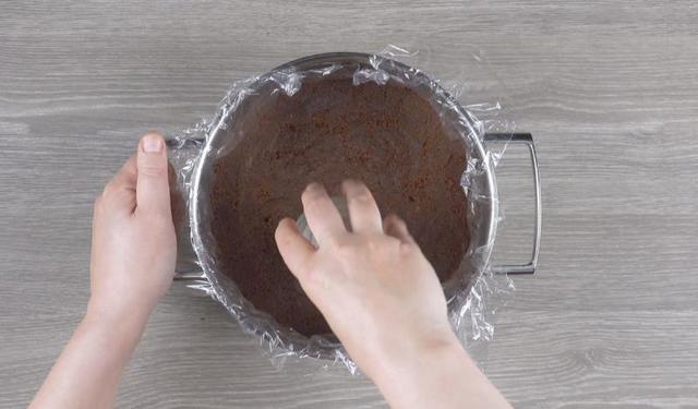 Самый простой торт без выпечки: вам понадобится печенье и манная крупа